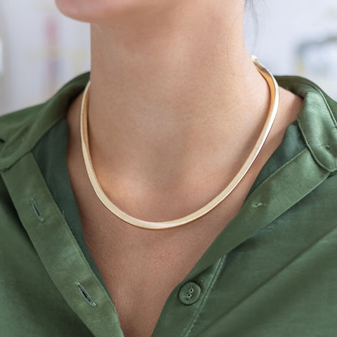 Woman wearing a gold necklace