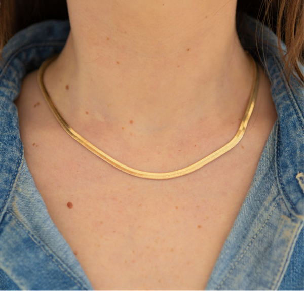 Gold Essential Necklace